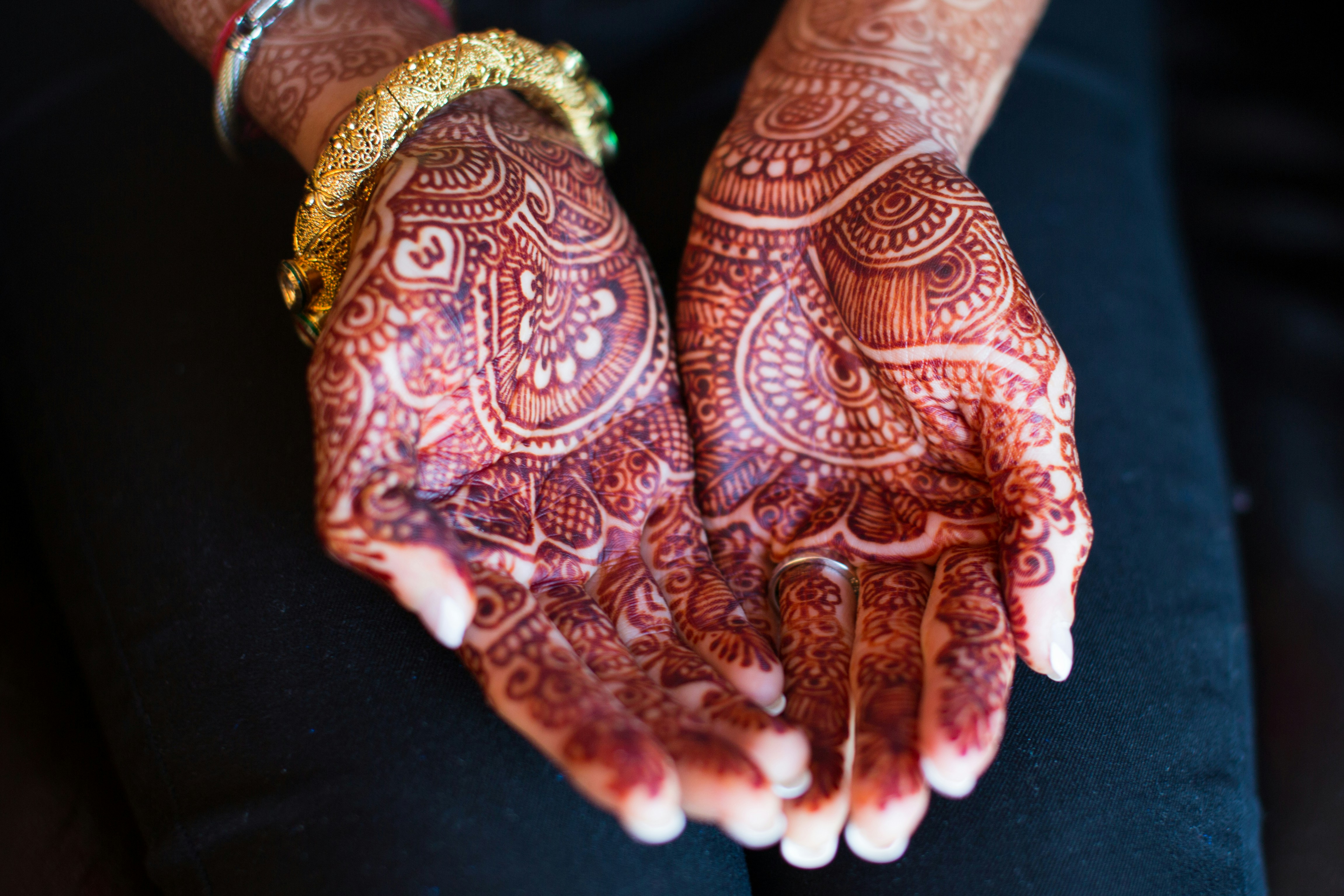 Mehndi Art: Its Importance and Various Types of Designs for Bride and Groom Used During Marriage